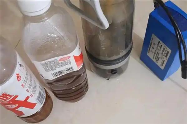 诱蜂水的配方，常见以下2种配方