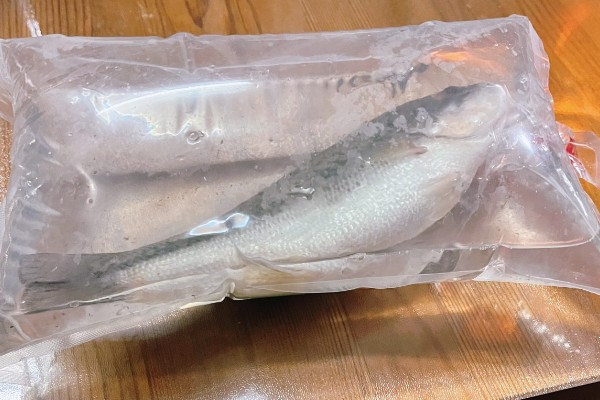 快递活鱼的注意事项，要注意塑料袋中鱼儿的密度