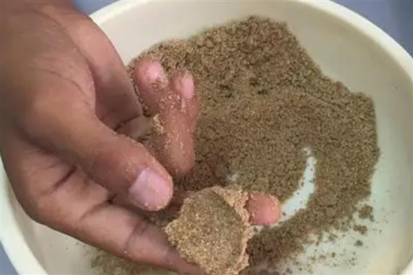 饵料怎么加拉丝粉，根据水情、鱼情来决定