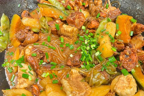 小雪节气的风俗习惯，可以腌腊肉、咸菜等