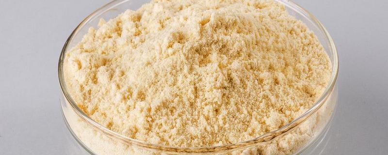 鸡有哪些饲料添加剂，常见的有维生素类添加剂、氨基酸类添加剂等