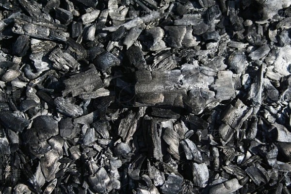 木炭灰是酸性的吗,木炭灰是碱性肥料