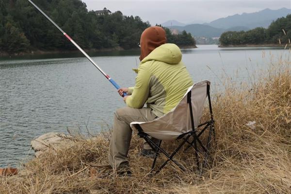 钓鱼竿怎么选择,可根据材质、参数和调性来选择