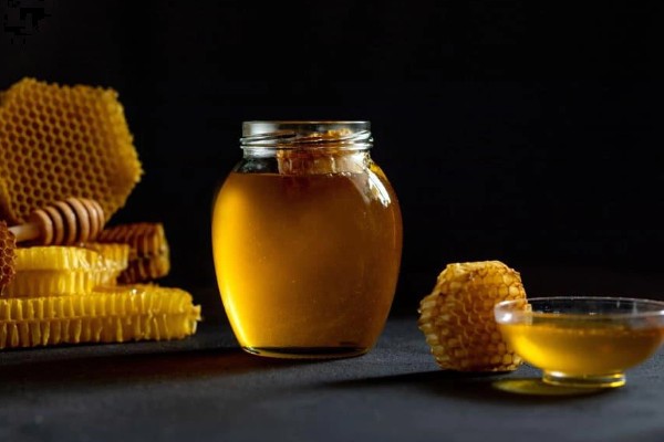 蜂蜜怎么鉴别真假,可根据气味和颜色来辨别