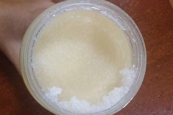 蜂蜜怎么鉴别真假,可根据气味和颜色来辨别