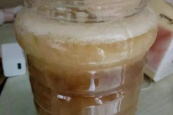 蜂蜜怎么鉴别真假,可根据气味和颜色来辨别