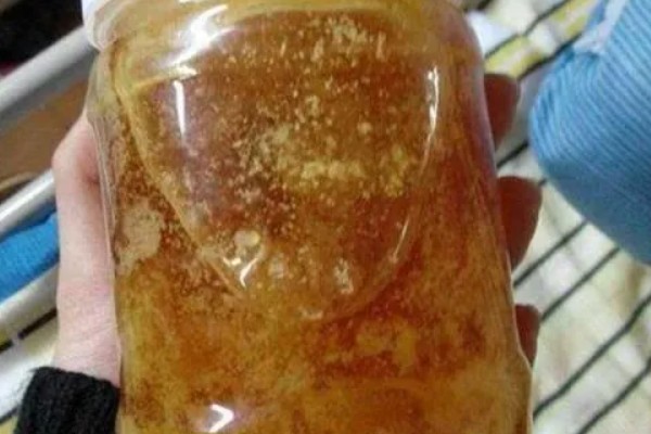 蜂蜜怎么鉴别真假,可根据气味和颜色来辨别