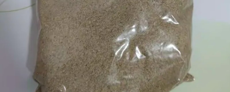 脱霉剂如何正确使用，与玉米麸皮搅拌即可