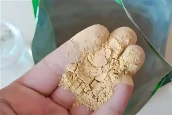 脱霉剂如何正确使用，与玉米麸皮搅拌即可