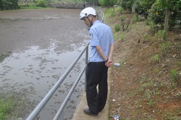 草鱼的养殖技术,PH值以7.5-8.5为宜