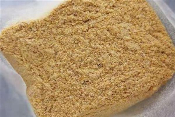 黄豆鸟的饲料怎么制做，用熟蛋黄、果蔬等食物去搭配