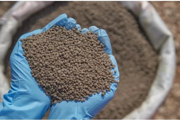 哪些化肥不能与碱性物质混用,常见硫酸铵、硝酸铵、氯化铵等种类