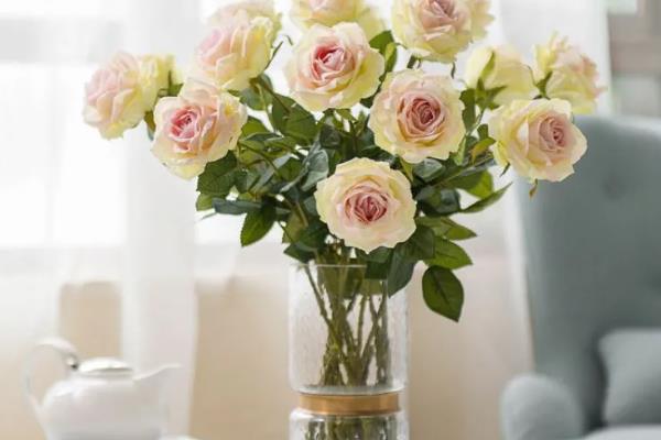 批发玫瑰花的价格,一朵售价2元左右