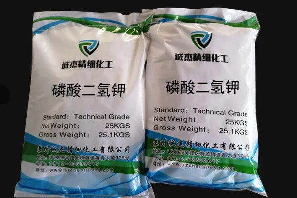 小麦灌浆期怎么使用磷酸二氢钾，可兑水喷雾亩用量为100-150克