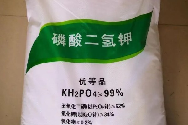 小麦灌浆期怎么使用磷酸二氢钾，可兑水喷雾亩用量为100-150克