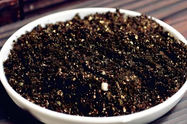 杜鹃花的养殖方法，每隔5-7天浇一次水