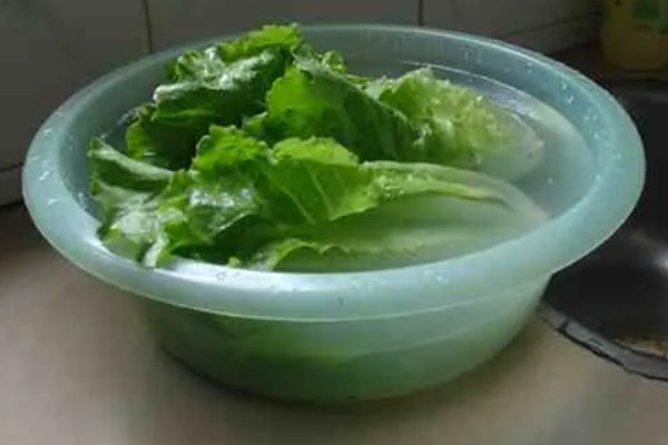 如何清除蔬菜上面的残留农药，以下6种方式均有效果