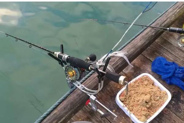 筏钓如何判断水深，挂重铅时鱼竿的弯曲度变小代表铅坠到底