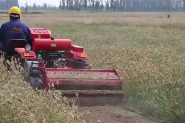秸秆还田机的使用方法，玉米秸长度5厘米左右为宜