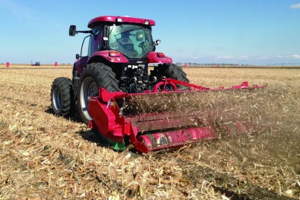 秸秆还田机的使用方法，玉米秸长度5厘米左右为宜