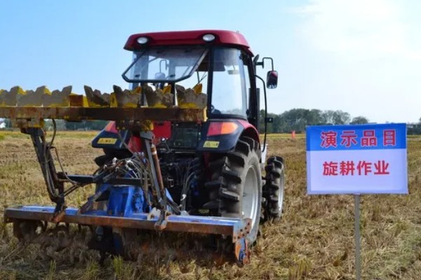 秸秆还田机的使用方法，玉米秸长度5厘米左右为宜