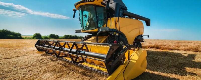 联合收割机工作堵塞原因，可能是中央搅龙堵塞所致