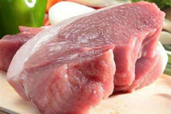 怎么选购猪后腿肉，可以摸表皮、看颜色等