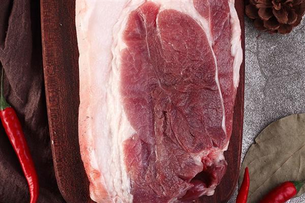 怎么选购猪后腿肉，可以摸表皮、看颜色等