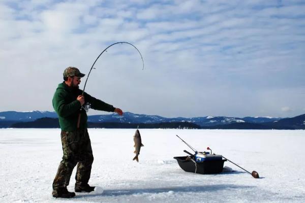 冰钓鱼线用几号,要根据鱼的体型来选