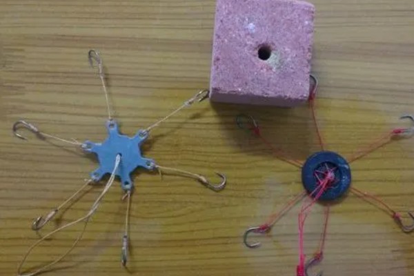 钓鱼翻板钩用哪种饵料，一般使用饼状饵料