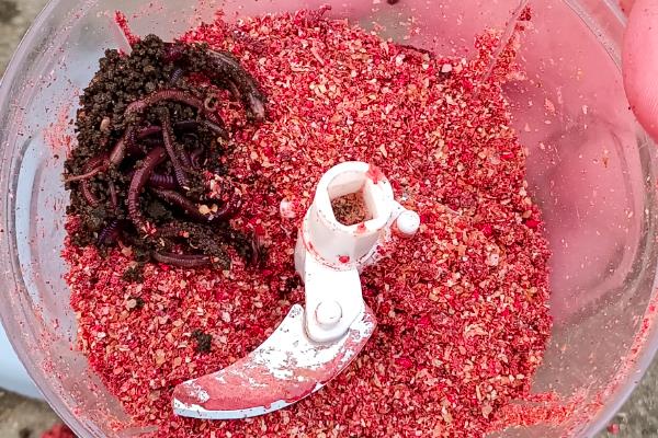 野战蓝鲫的简介,是一种香腥型饵料