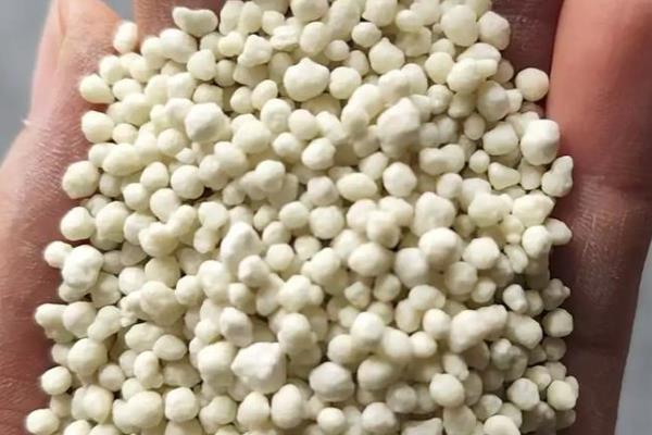 复合肥和有机肥的简介，前者属于复混肥料、后者是一种含碳物料