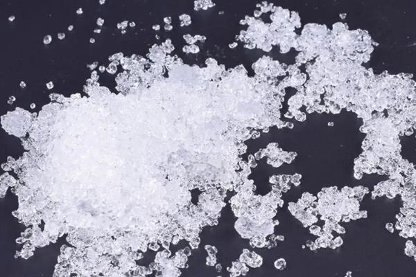 新生仔猪粪便不通畅怎么处理，可往直肠内灌注肥皂水