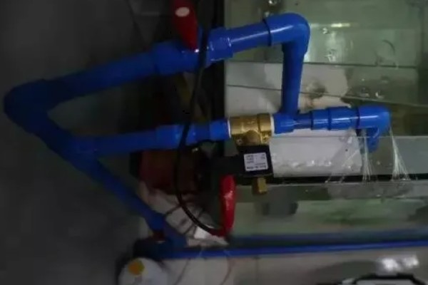 鱼缸下水慢上水快如何处理，下水口堵塞要疏通