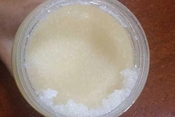 蜂蜜结晶了如何融化，最简单的就是隔水加热