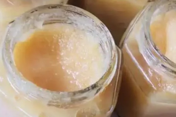 蜂蜜结晶了如何融化，最简单的就是隔水加热