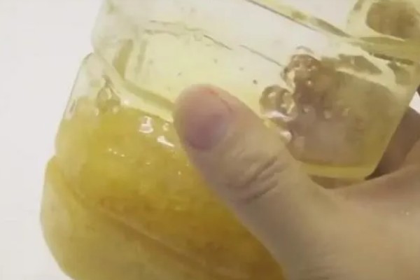 蜂蜜结晶了如何融化，最简单的就是隔水加热