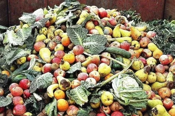 自然肥的原料，包括人畜粪便、作物秸秆等类型