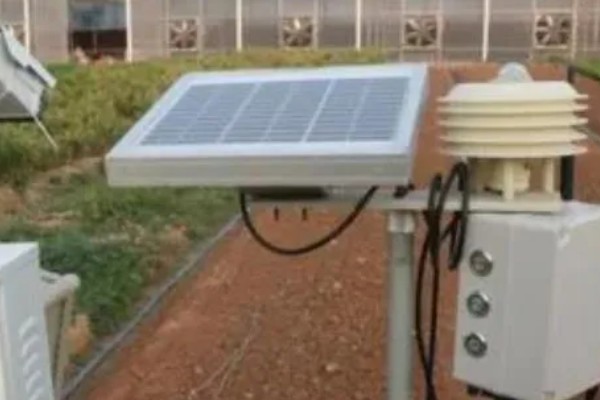 如何降低棚内湿度抑制病害，可全棚覆盖地膜