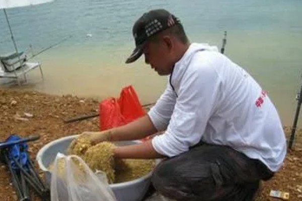 大面积水库要打窝吗，打窝聚鱼对垂钓还是有帮助的