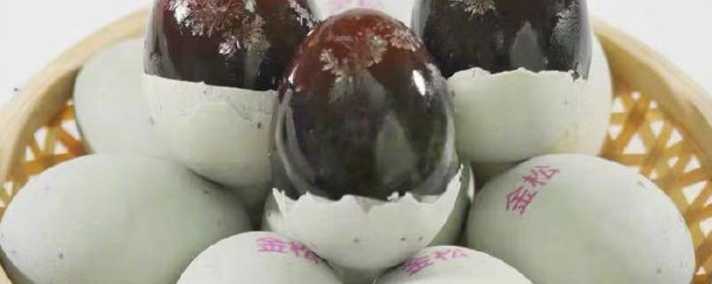 江苏兴化市的特产，有金松牌皮蛋、中庄醉蟹等