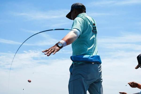 4H鱼竿与6H鱼竿的区别，前者的硬度为4级、后者的硬度为6级