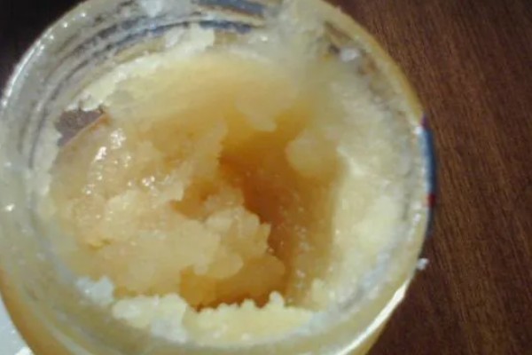 蜂蜜结晶像猪油是否正常,椴树蜜等品种结晶后就像白色猪油