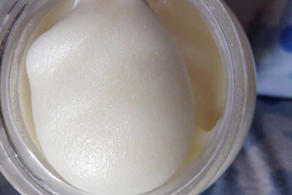 蜂蜜结晶像猪油是否正常,椴树蜜等品种结晶后就像白色猪油