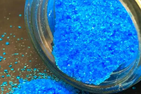 硫酸铜亩用多少斤，夏季亩用量通常为300克左右