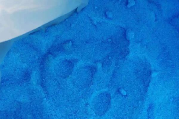 硫酸铜亩用多少斤，夏季亩用量通常为300克左右