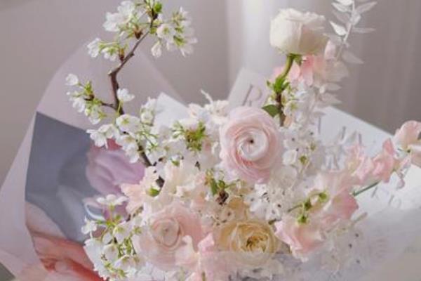 樱花有什么花语，寓意只爱你、纯洁美好、绚烂多彩