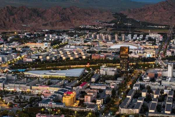 青海省德令哈市的特产,有白刺果、景阳杂碎汤等