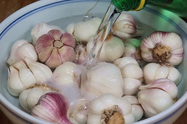 种大蒜要剥外面的皮吗，可以剥去外皮也可不剥皮