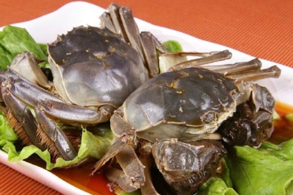 江苏兴化市的特产，有金松牌皮蛋、中庄醉蟹等